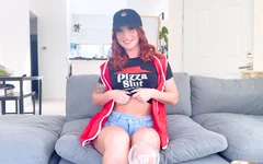 Eu fodi minha entregadora de pizza