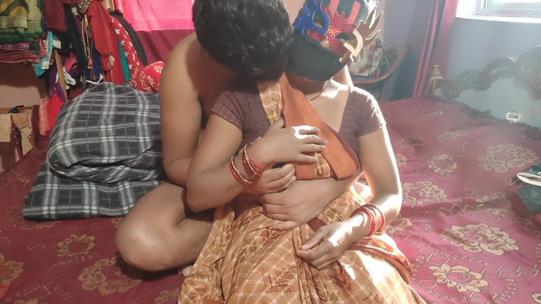 Sita Kumari: Trío disfruta ex novio y novio