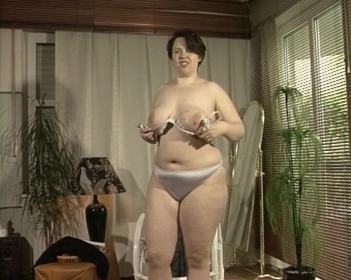 YOUR FIRST PORN: アイ・ラブ・マイ・ボディ - ナディーン(ソフトクリップ)