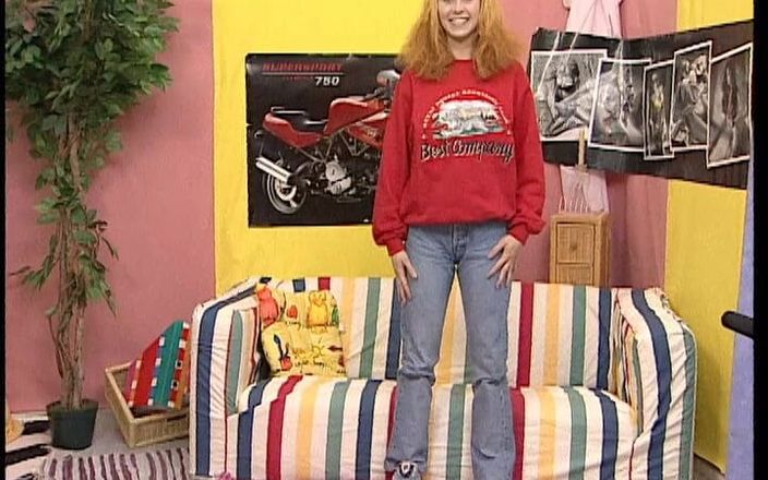 YOUR FIRST PORN: Ich Fingere Jeden etiqueta - Niky I dedo todos los días