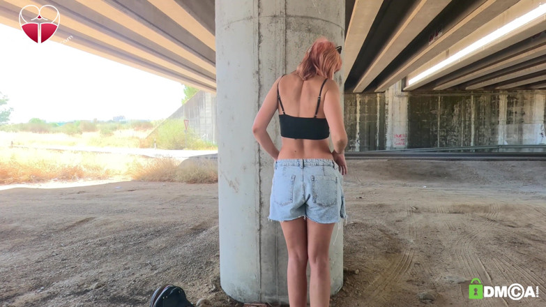 Candystart Videos: Ryzykowna masturbacja pod mostem