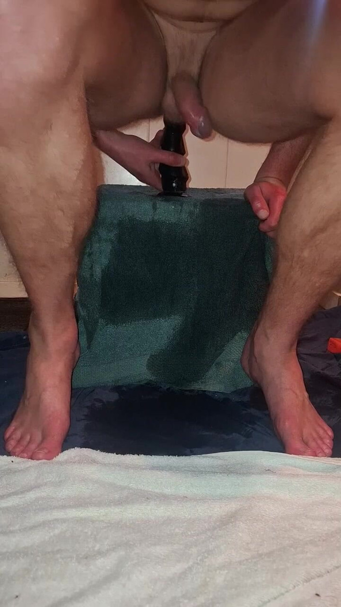 NoFace Twink X: Cowok sange ini lagi asik muasin memeknya sendirian sambil mainan...