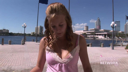 Dream Girls: Flasher kali pertama yang malu di Tampa