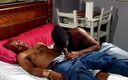 Bareback TV: Kekasih kulit hitam di tempat tidur beludlu merah