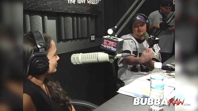 RWG Plus: Дівчата по сусідству засвічують кицьку.  Шок jock радіо