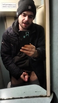 Měla jsem dlouhou cestu vlakem, tak jsem si šla hrát sama se sebou