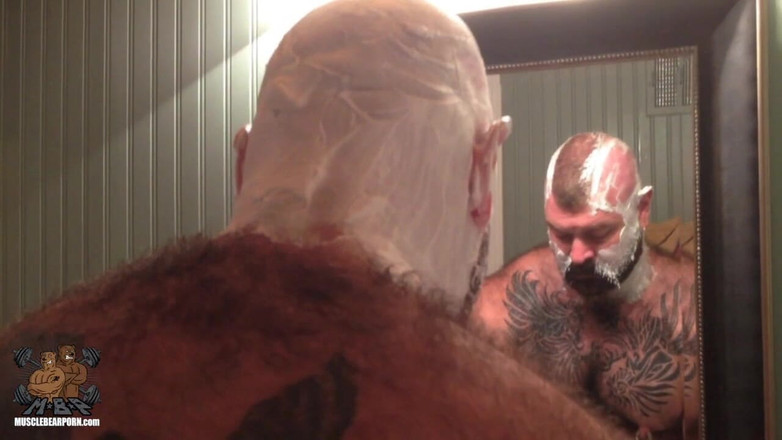 Muscle Bear Porn: A Close Shave