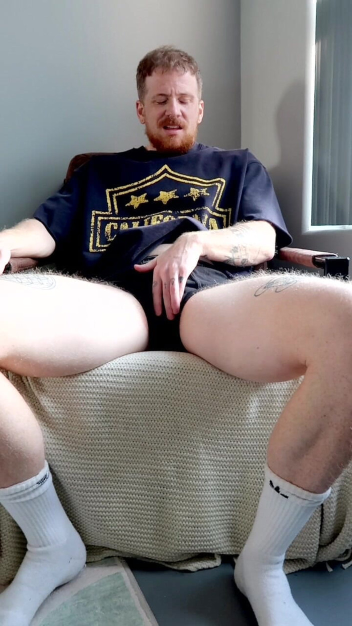 Stevie Trixx: Ftm trekt hard af, poesje close-up