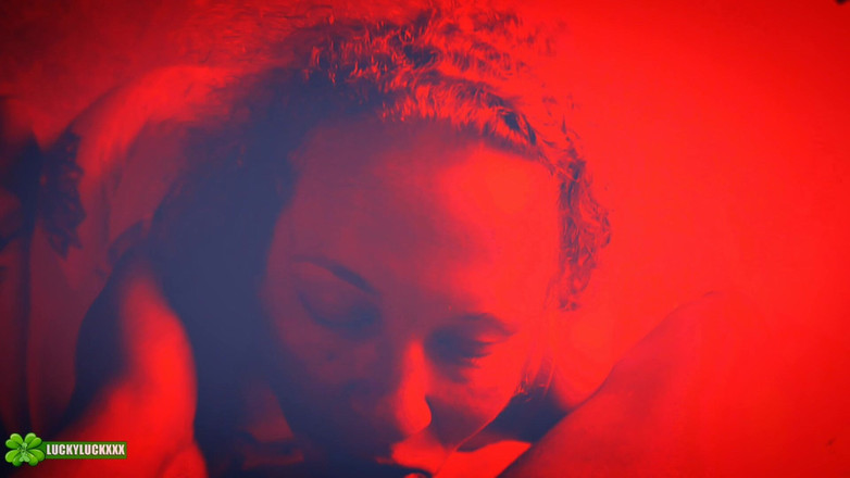 Lucky luck xxx: Ragazza fortunata kween Bunny b - red light speciale pompino pov...