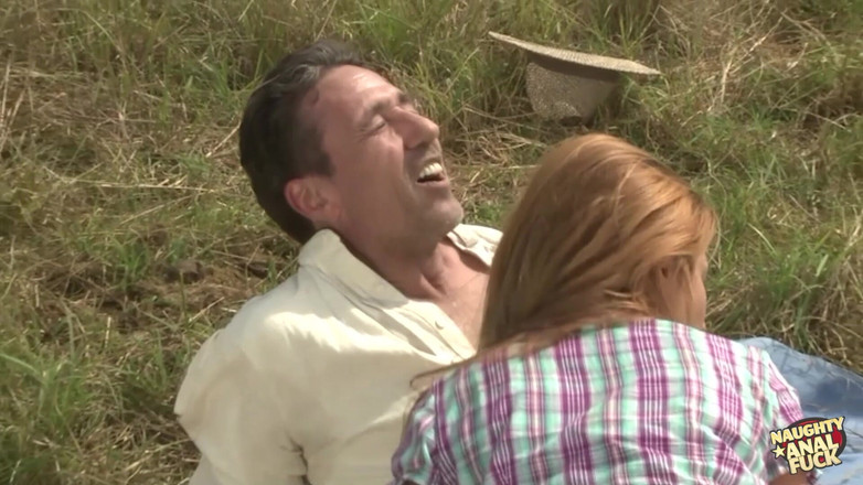 Naughty anal fuck: Zrzka cowgirl se chtěla setkat s novým ranč dělníkem a...