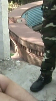 Young Menyerap Pria Militer