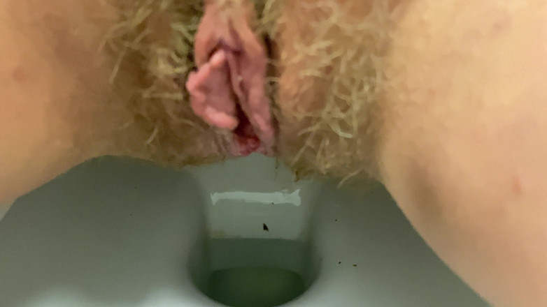 Hairy couple: Figa pelosa pipì e scoreggia accidentalmente, Vista molto ravvicinata