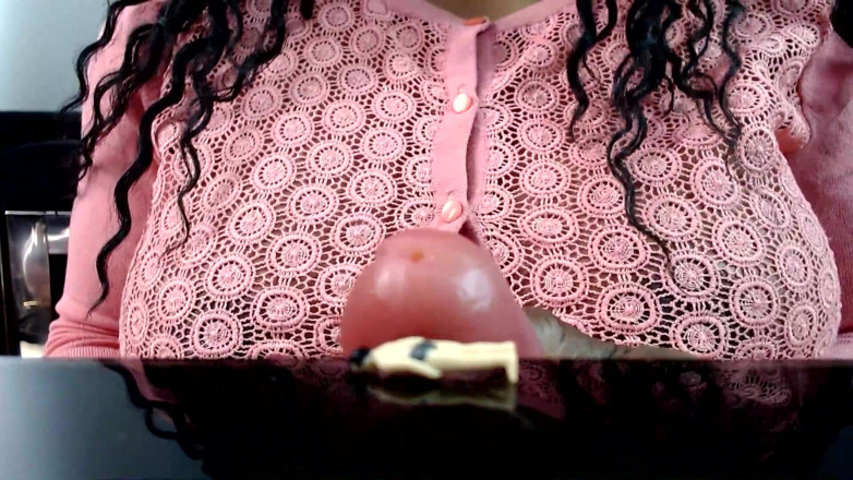 Maeling: Macro Man Got Cock Comparison - Ebony