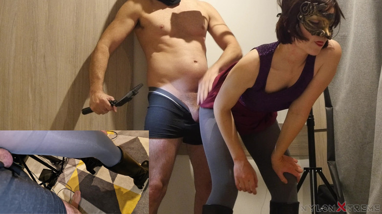 Nylon Xtreme: Олена Кларк займається сексом у сірих колготках і чоботах