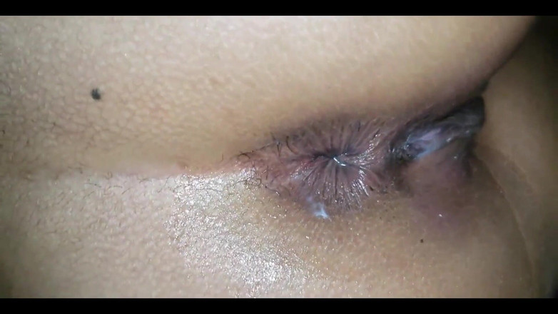 Anny Kitty: Sürtük üvey kız kardeşimin bakire götünü sikiyorum ve içine boşalıyor