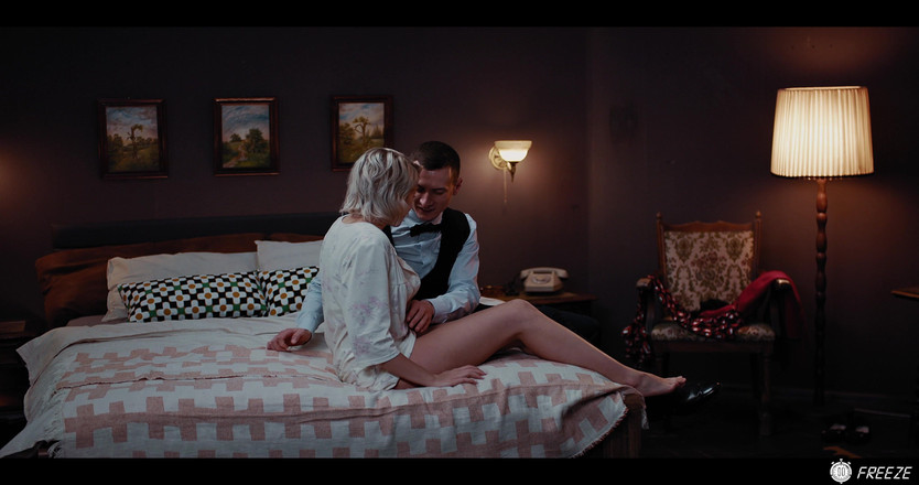 Freeze.xxx: Botique Hotel Live