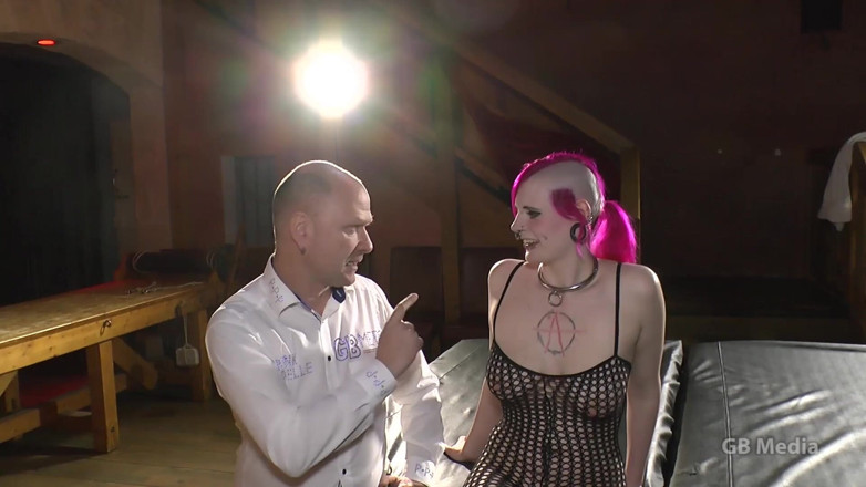 GangBang-Dream: Nasty-dziwka Laura w Creampie Gangbang