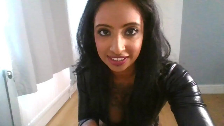 BabeXX69XX Asian MILF: Penis mic în cizmele mele din pvc și coapse