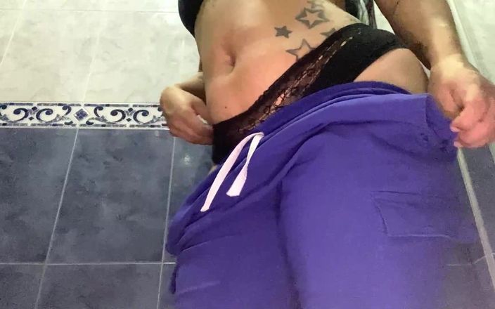 irina69star: Telecamera nel bagno dell'ufficio della Dr. Rangel