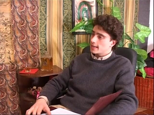 Xtime Network: 可爱的黑发女郎骑乘老男人的鸡巴