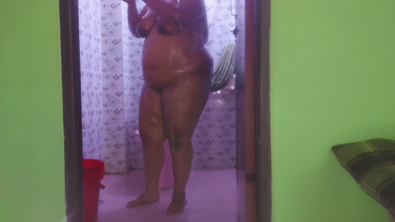 Your Boy's Cum: Když se moje macecha sprchuje na záchodě bez dveří zámku,...