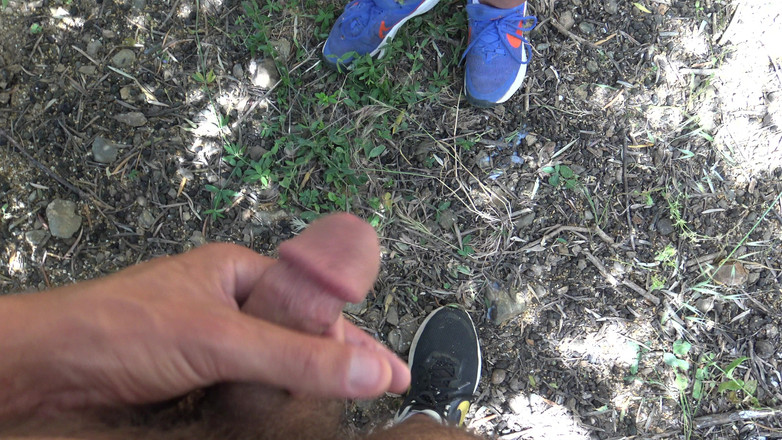 Stepmom Susan: 成熟したヌーディストの寝取られ妻が見知らぬ人に射精を許す