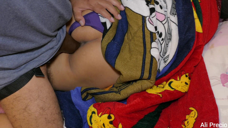 Ali Precio: 내 보지와 엉덩이에 존나 큰 자지를 집어넣는 남편