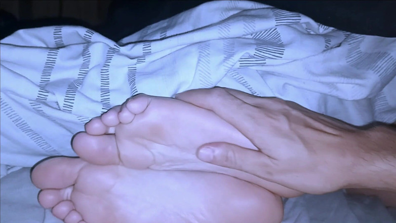 Bananacaseros: 足とお尻を休めている私を録画している