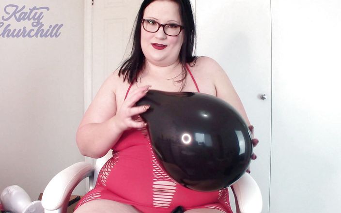 Katy Churchill: खूबसूरत विशालकाय महिला प्रेमी के लिए गुब्बारे उड़ाती है (गैर-पॉप)