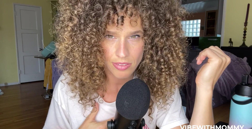 VibeWithMommy: ママとアスムル!私は、男性であることがどのようなものだと思うかについて、楽しいロールプレイをしています。少しでも近づいたら教えてください...。