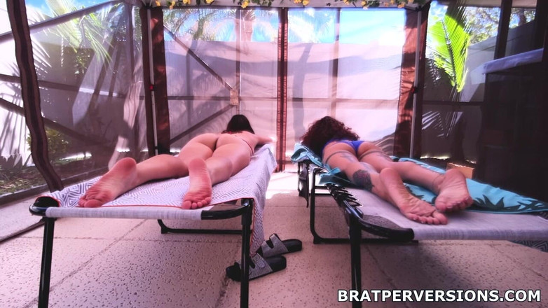 Brat Perversions: Sadece kadın ayakları: komşularınız