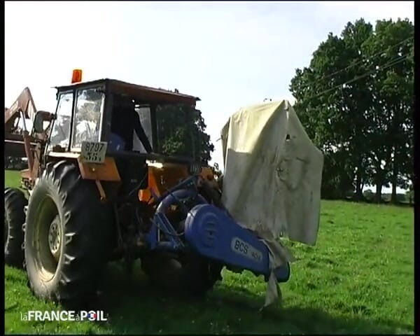 La France a Poil: Não há melhor maneira de flertar do que um trator!