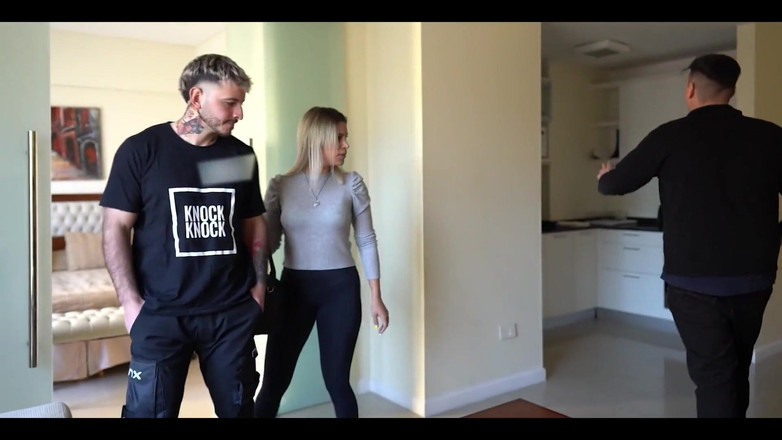 Knock Knock Club: Drsný anální sex s blondýnou s velkým zadkem! Stříkám do...