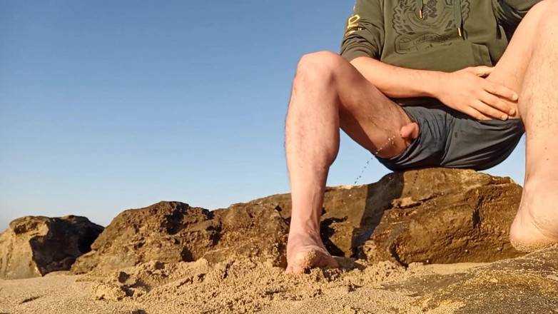 Kinky Guy: Čůrání na pláži