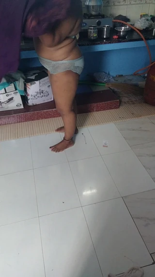 Tamil lesbian: Bikini Hot Show