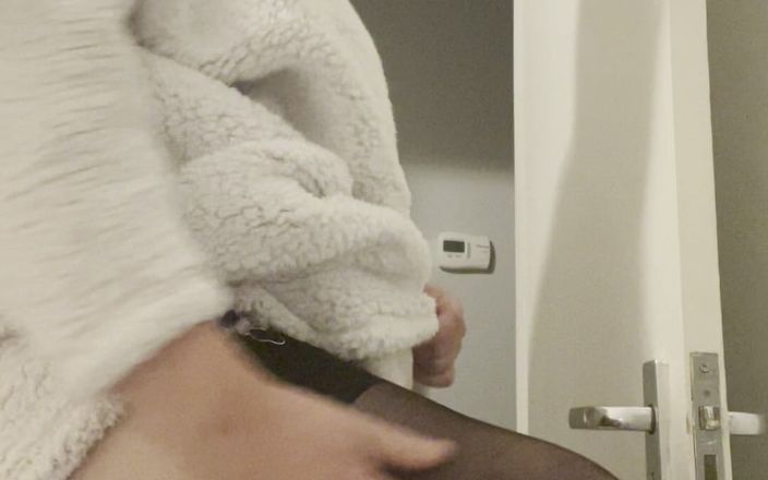 Ancient456: Cewek sange ini lagi asik ngentot sambil pakai stoking