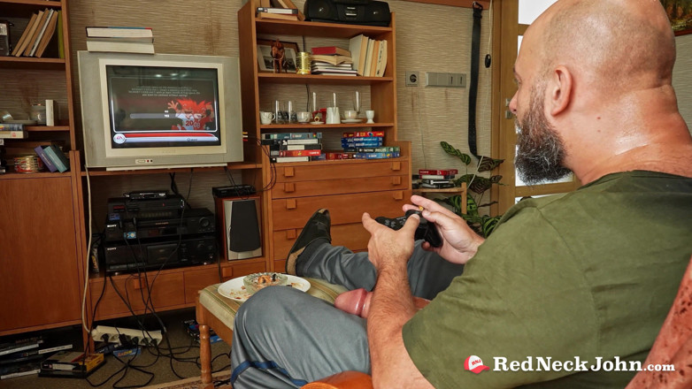 Redneck John: Redneck john 8.1 ngocok kontol di sofa dan nyepong kontol besar