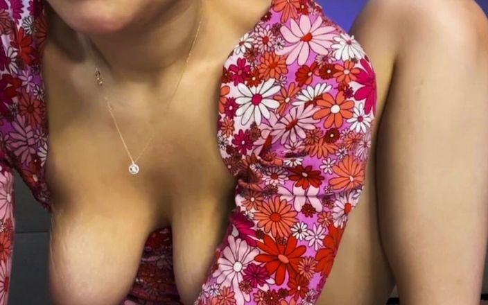 JuiceLussie: Fingering Pussy Close up on Webcam