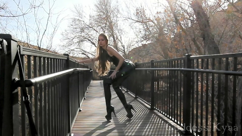 Kyaa Chimera: 公园路径拍摄 bts