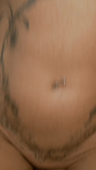 Quente tatuada milf peituda fode - peitos tatuados saltando selvagem