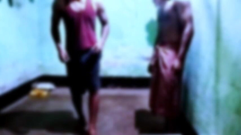Desi Tits: 邻居继父 twink 男孩抚摸乳房同性恋现实性爱故事