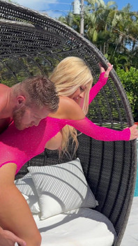 Incrível milf canadense gosta de um pau grande e duro em sua buceta molhada! Sarah Harlow