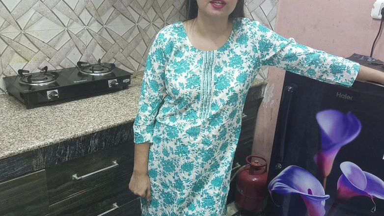 Saarabhabhi6: インドの継母は、ヒンディー語とキッチンの若い継母をクソ