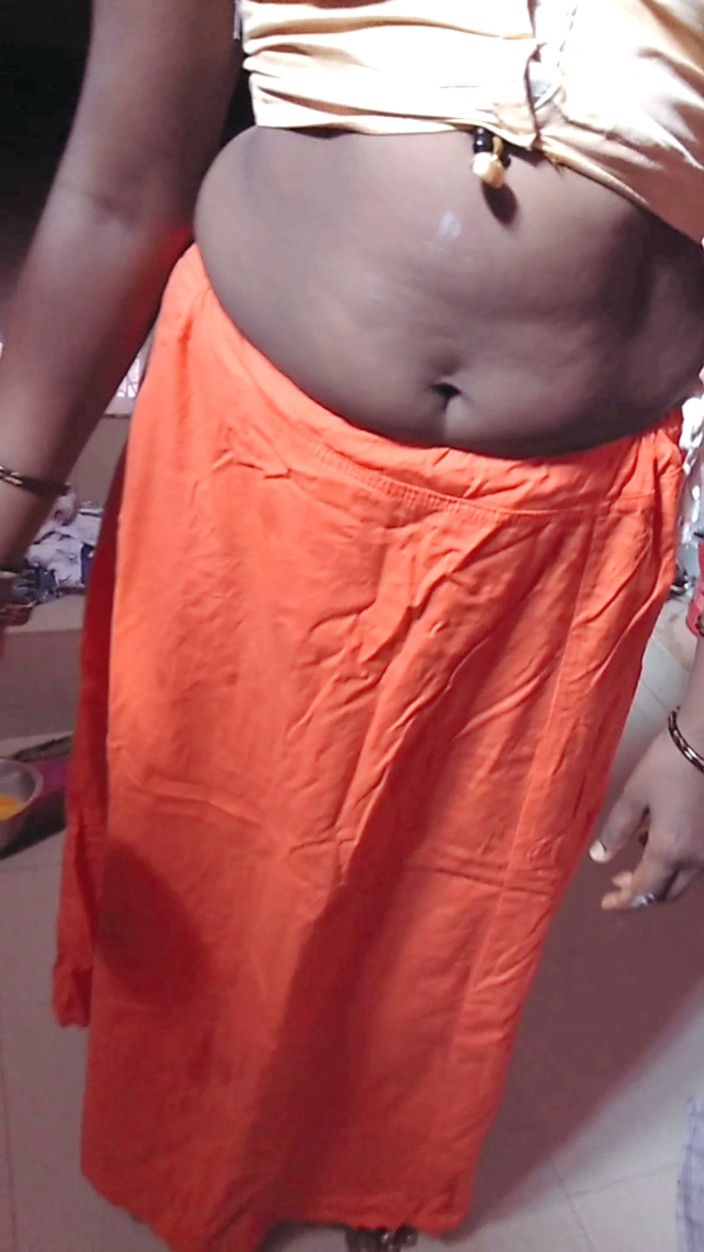 RenuRaj: Desi tamilisches hausmädchen in petticoat bh Putzen, necken &amp; wilder Reverse-cowgirlritt...