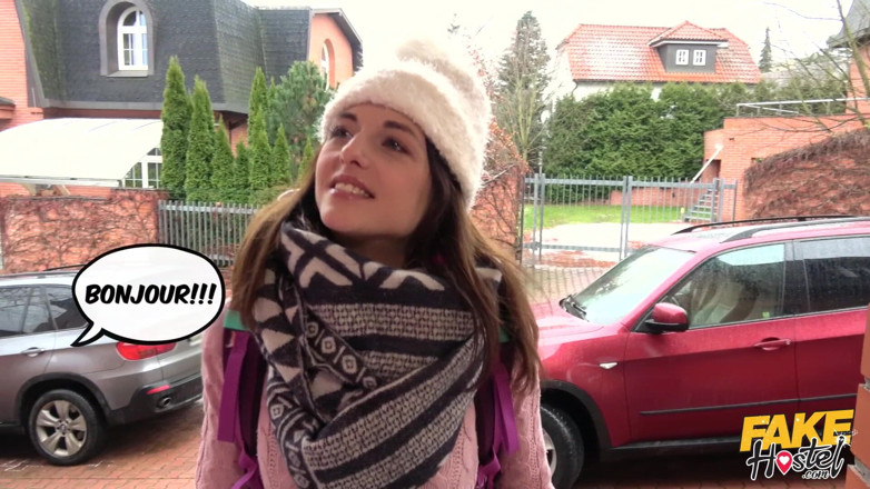 Fake Hostel: Fake Hostel - Glory Hole Girls: Tetování a potěšení za zdí