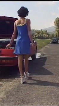 Vintage trekant med dubbel penetration och spermasprut i munnen av två monsterkukar för MILF
