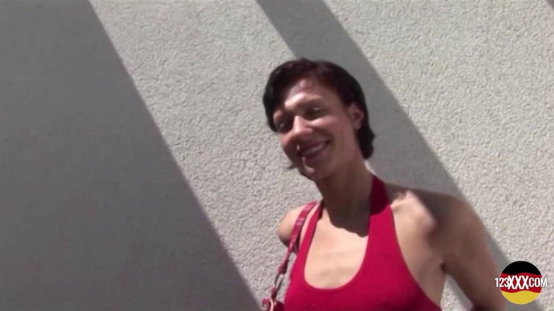 123XXX - 100% Amateurs: Morena en forma viene a ver el apartamento y le...