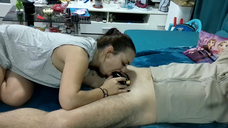 fantasycouplexxx: Aku dikurung sama kontolku dan bikin dia crot di dalam...