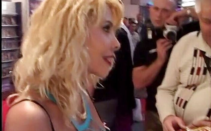 Xtime Network: Une MILF blonde aux seins incroyables chevauche une grosse bite -...