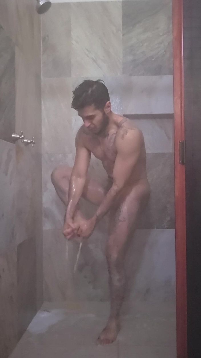 Alxndr McFee: WIRST DU MIT MIR DUSCHEN?